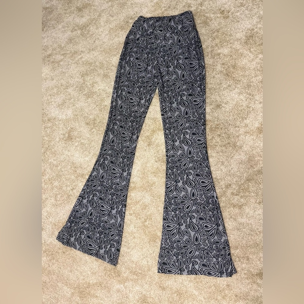 Satina flare leg legging, small